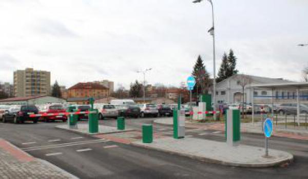 Parkoviště Jírovcova bude opět pod proudem, provoz obnoví ve čtvrtek